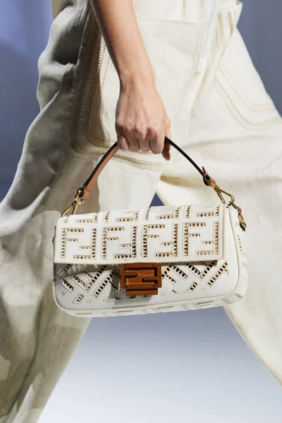 Look 26